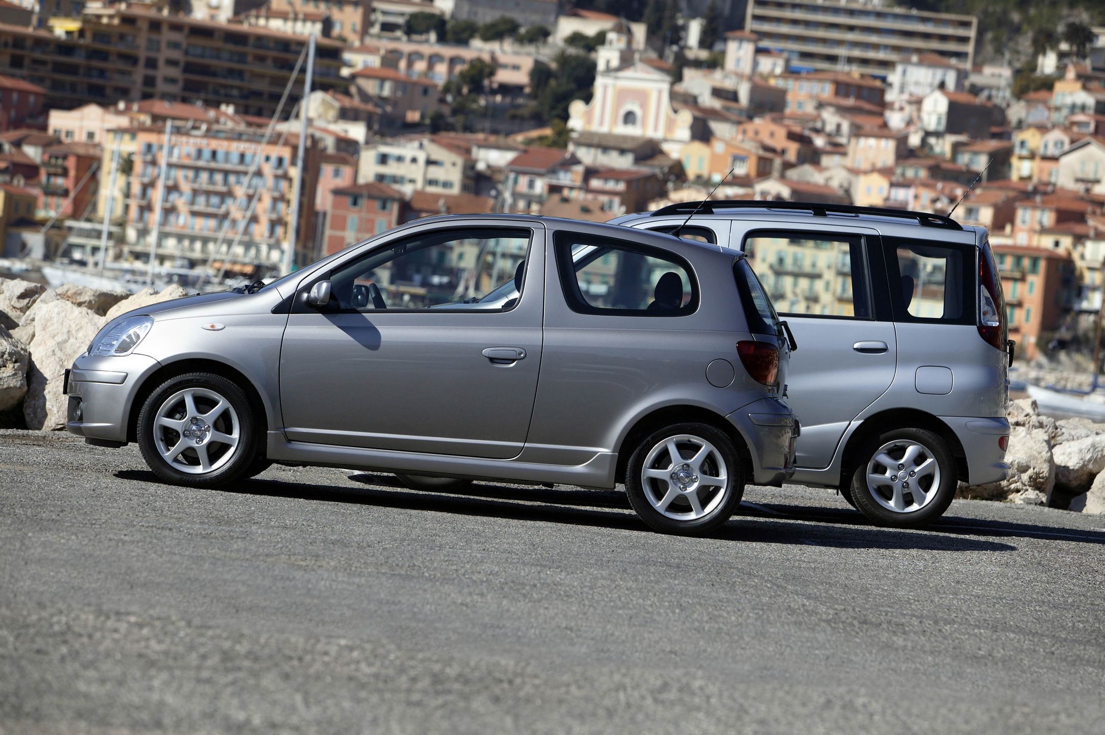 Toyota Yaris i na drugim planie Yaris Verso