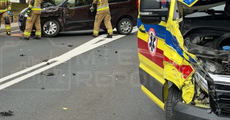 Warszawa: Zderzenie z karetką na Bielanach. Ulica była zablokowana