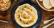 Przepis na domowy hummus. Pyszna wegańska pasta z ciecierzycy