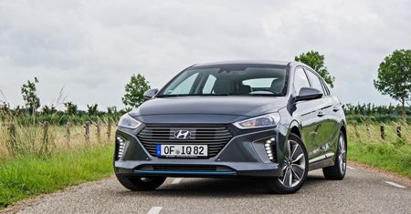 Hyundai Ioniq hybrid & electric - zdjęcia