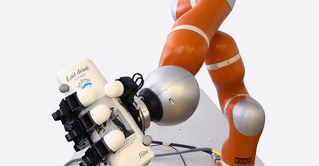 Fascynująca technologia: ten robot złapie wszystko, co rzucisz. Nawet rakietę tenisową!