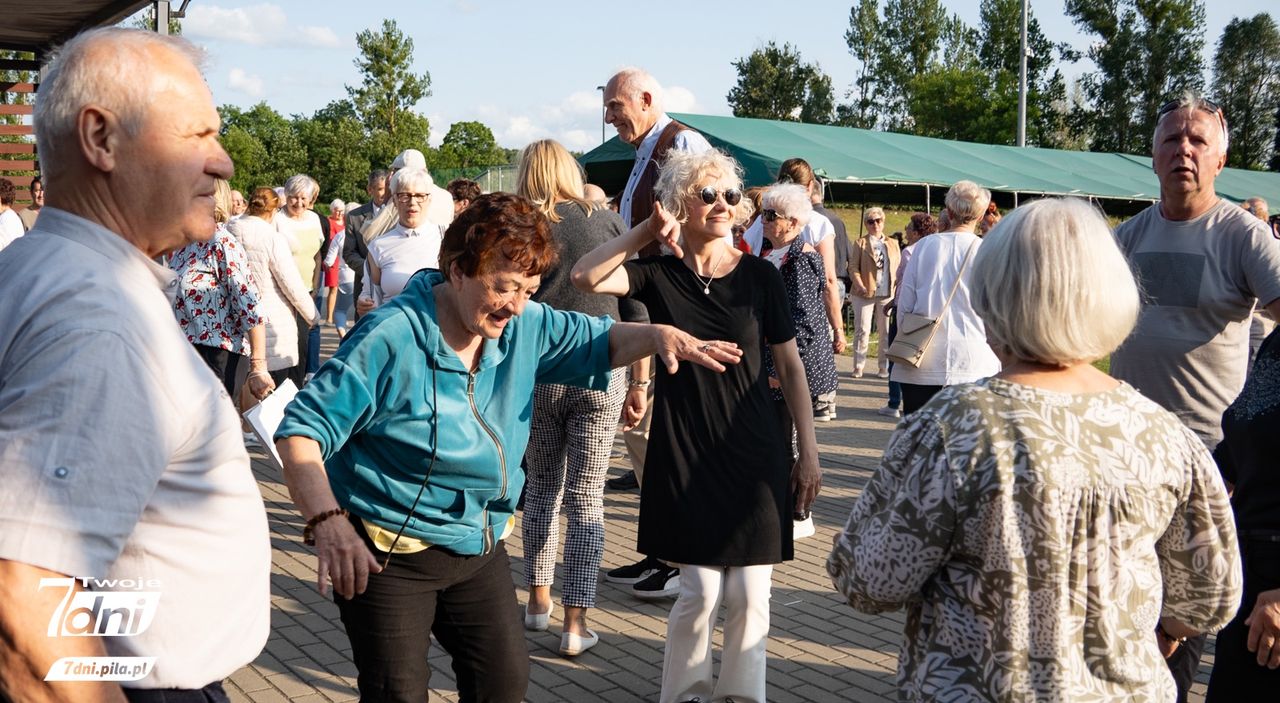 Seniorzy, Piła, Stadion Powiatowy w Pile, zabawa