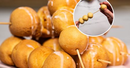 Zamiast smażyć pączki w oleju, nakładam je na patyczki i piekę. Rozchodzą się jak ciepłe bułeczki