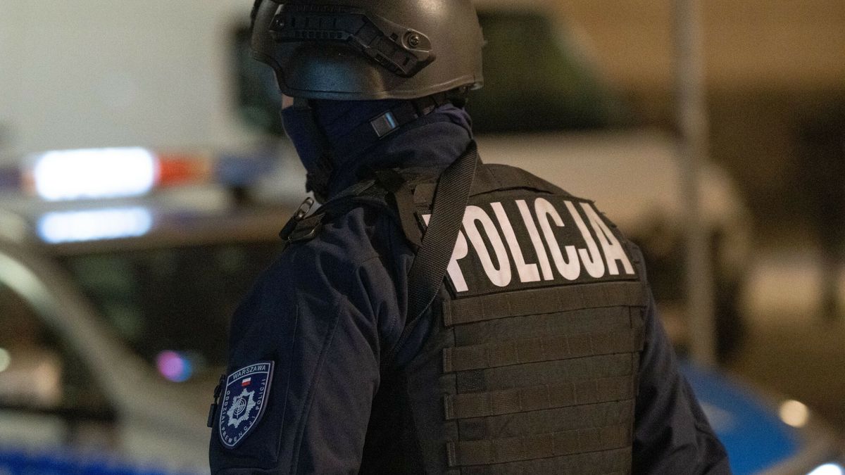 M??czyzna z transparentem na pomniku Ofiar Katastrofy Smole?skiej
9.11.2024 Warszawa Dzialania policji na placu Pilsudskiego w zwiazku z mezczyzna na pomniku fot. Marysia Zawada/REPORTER
Marysia Zawada/REPORTER