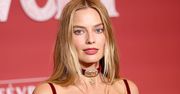 Margot Robbie wskoczyła w króciutką mini. Ale to rajstopy robią furorę