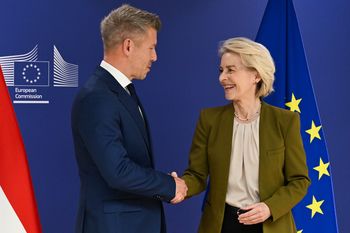 Magyar zawrze w Brukseli kluczową umowę. Ta może uratować gospodarkę Węgier