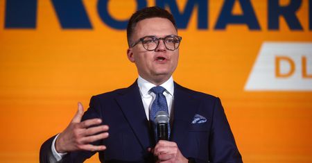 Do mikrofonu podeszła kobieta. Zapytała Hołownię i się zaczęło