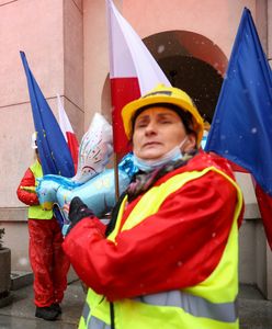 Instalacja nowej wersji Pegasusa. Akcja Lotnej Brygady Opozycji przed konferencją NIK