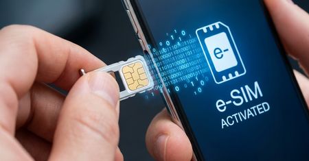Jak korzystać z eSIM? Czy korzystanie z elektronicznej karty SIM jest trudne?