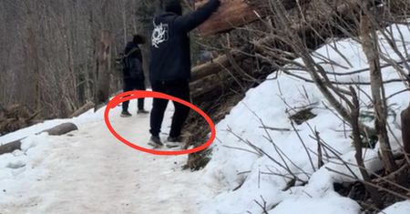 W takich butach ruszyli w Tatry. Ledwo szli po oblodzonym szlaku