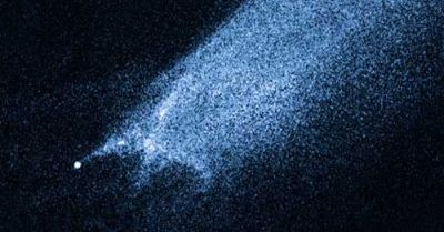 Teleskop Hubble'a wykrył tajemniczy, przypominający statek kosmiczny obiekt