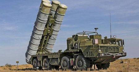 Rosjanie tworzą nowy pocisk. Chcą nim strzelać z wyrzutni S-400 Triumf