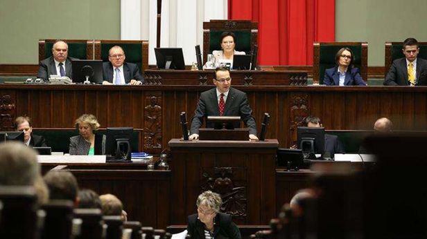 Polski Sejm kupuje aplikację do głosowania za 360 tys. zł. Nie wystarczy już podniesienie ręki? 1