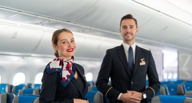 LOT z nowymi dodatkami do mundurów. Inspiracja Młodą Polską