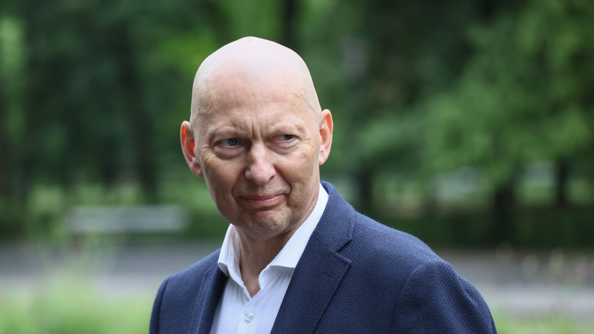 ***ZDJĘCIE ARCHIWALNE*** Na zdjęciu archiwalnym z dnia 04.06.2024. Mirosław Różański. Senator, generał Mirosław Różański zmarł 24 sierpnia 2026 roku, miał 63 lata. (mr) PAP/Leszek Szymański