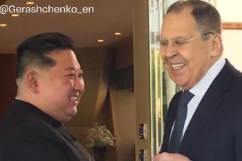 Sergiej Ławrow przywitał się z Kim Dzong Unem. Padły nietypowe słowa