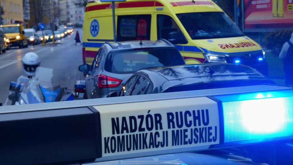 Wypadek na ulicy Dolnej w Warszawie
14.11.2022 Warszawa , ulica Dolna , podczas hamowania autobusu kilkoro dzieci w wieku okolo 7-8 lat zostalo poszkodowanych . 
fot. Dariusz Borowicz / Agencja Wyborcza.pl
Fot. Dariusz Borowicz / Agencja Wyborcza.pl
Komunikacja, autobus, dzieci, przewrocenie, wypadki, /FR/