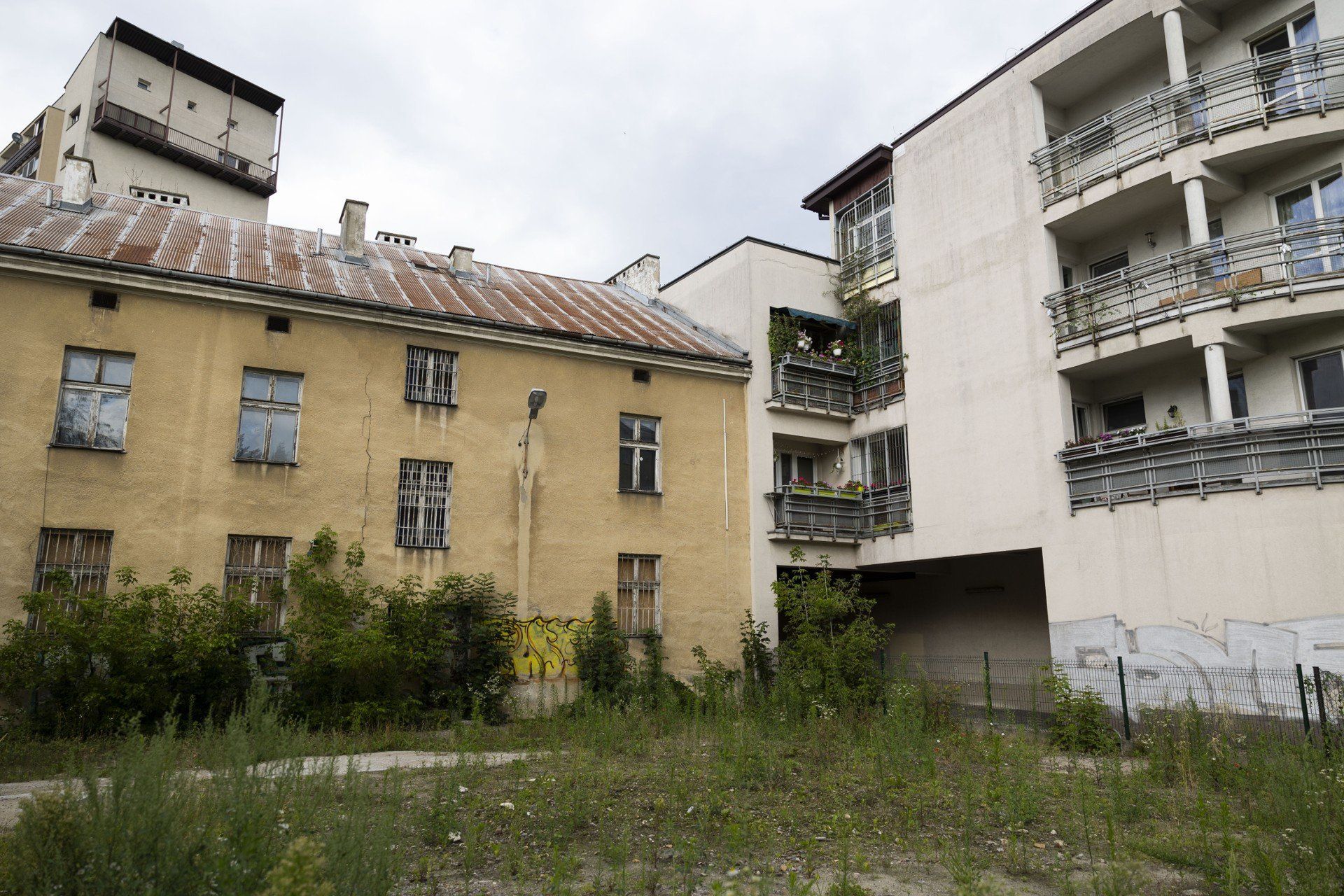 Dawny posterunek policji na Mazowieckiej nadal straszy
