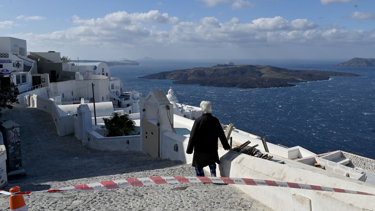 Trzęsienie ziemi to nie jedyne, na co zagraża Santorini