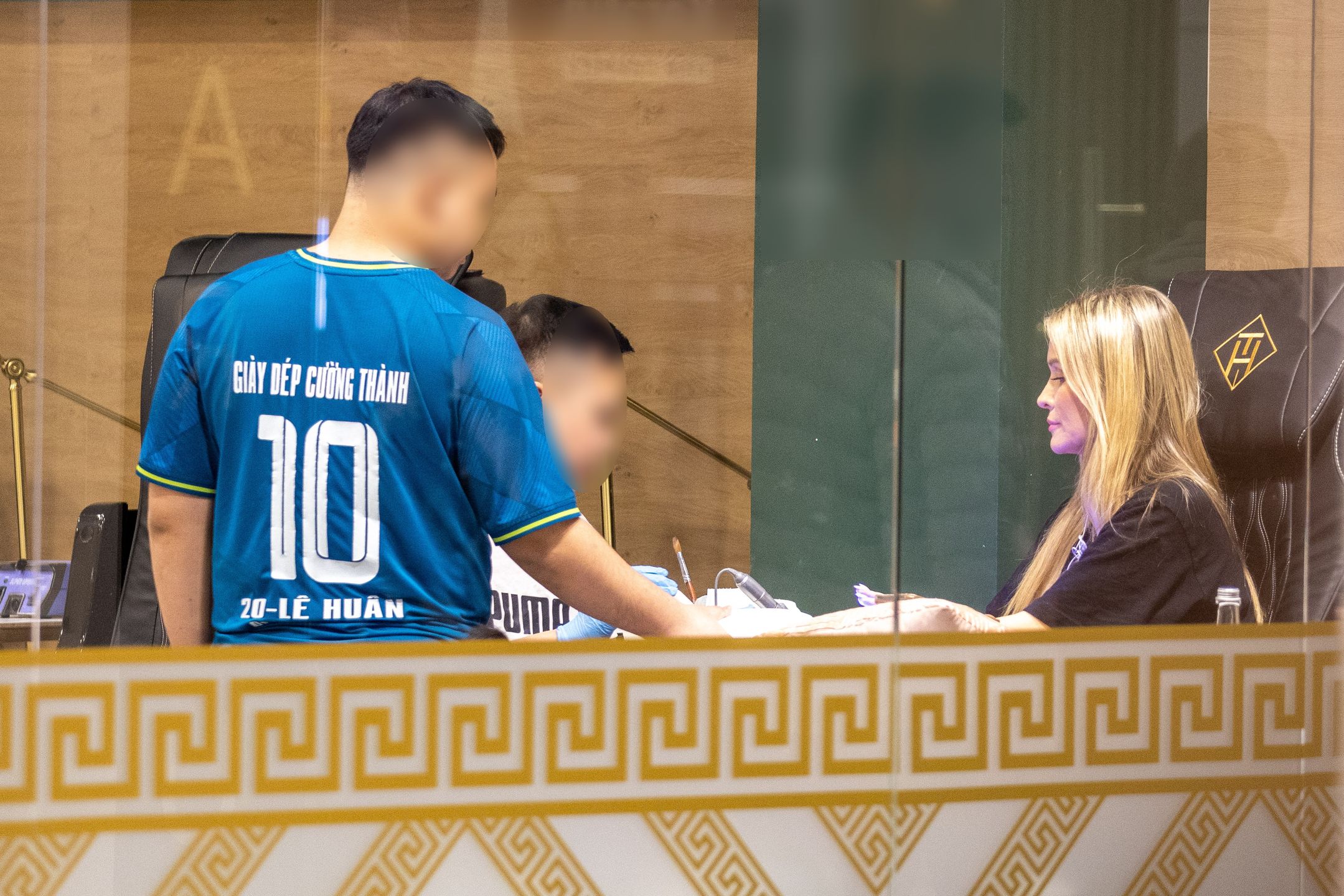 Joanna Krupa na manicure i pedicure