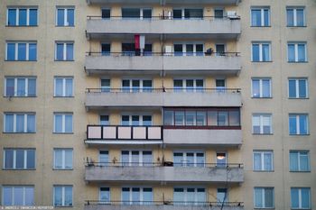 Zabronione na balkonie. Kary za szkody sięgają tysięcy złotych