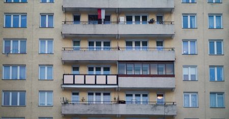 Zabronione na balkonie. Kary za szkody sięgają tysięcy złotych