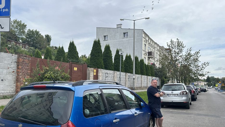 Nie może wykupić preferencyjnego abonamentu na parkowanie ponieważ jeździ autem użyczonym, a nie własnym