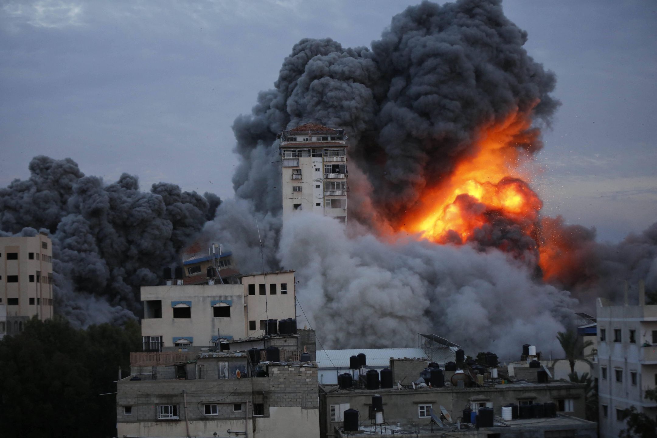 Death toll from Israeli attacks on Gaza rises to 232
GAZA STRIP, GAZA - OCTOBER 07: Smoke and flame rise after Israeli air forces targeting a shopping center in Gaza Strip, Gaza on October 07, 2023. Israeli airstrikes on Gaza Strip launched after a Hamas offensive has killed at least 232 Palestinians, the territory's Health Ministry said on Saturday. Ashraf Amra / Anadolu Agency/ABACAPRESS.COM 
Dostawca: PAP/Abaca
AA/ABACA
air attack,Airstrike,attack,Conflict,Gaza,Gaza Strip,Israel - Palestine conflict,Israeli airstrike,Palestine