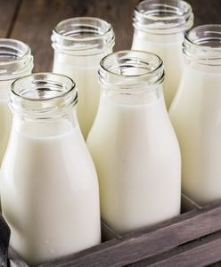 Czym zastąpić krowie mleko w diecie? Lista produktów