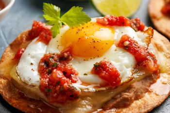 Solidne rozgrzewające śniadanie. Po takiej porcji mróz nie będzie ci straszny