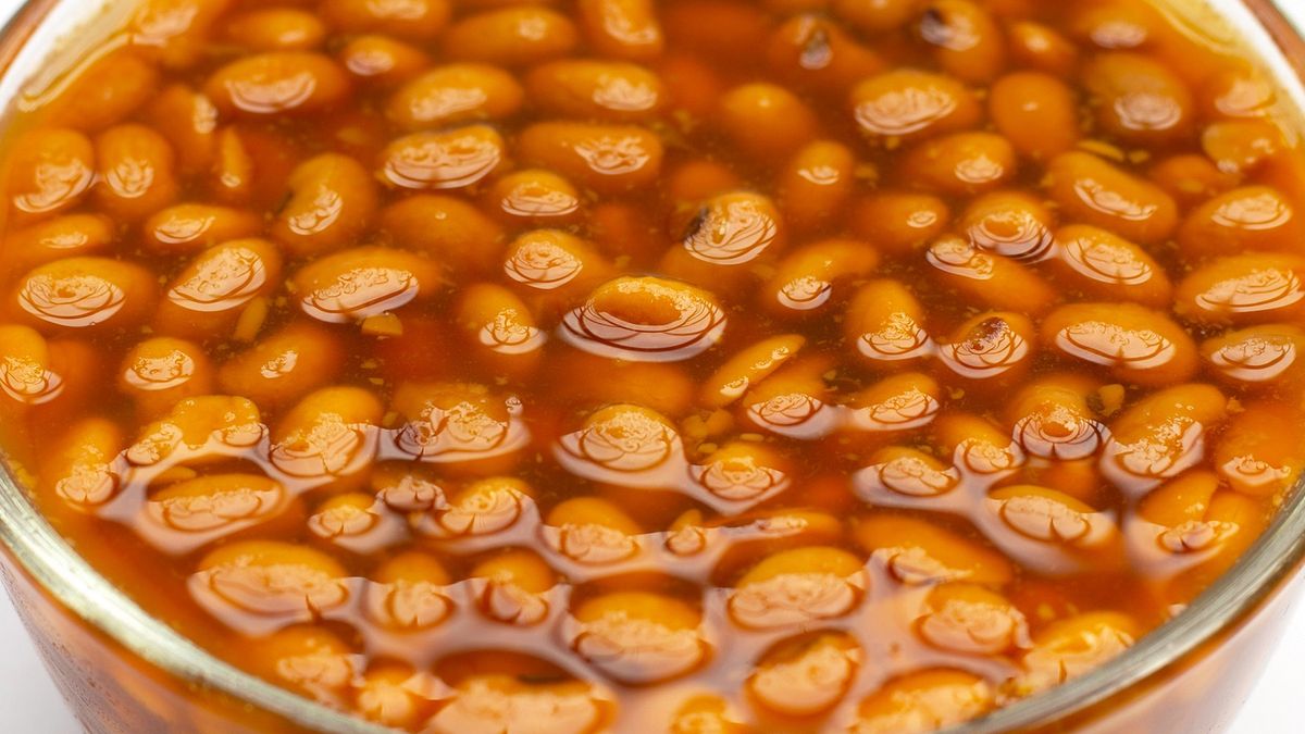 Po jakie przekąski sięgać, by wspierać walkę ze zbędnymi kilogramami? Ekspert radzi