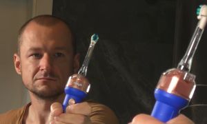 Myłem zęby szczoteczką z kamerą. Tak działa Dyson CameraJet