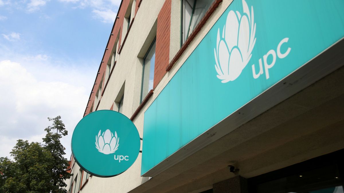 UOKiK na?o?y? 33 mln z? kary na UPCFot. Jakub Kaminski/East News, Warszawa, 13.08.2019. Prezes UOKiK uznal za niedozwolone klauzule stosowane przez UPC. Zakwestionowane postanowienia dotycza m.in. mozliwosci jednostronnego podwyzszania abonamentu za kablowke oraz zmiany istotnych warunkow w wykonywanych umowach. Kara to prawie 33 mln zl i nakaz zwrotu nieslusznie naliczonych oplat.N/z: salon UPC w al. Jana Paw?a II w WarszawieJakub Kaminski