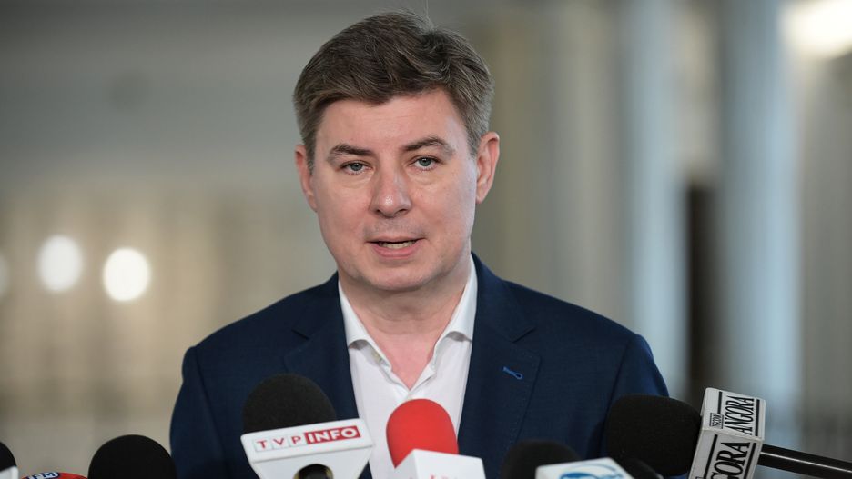 Jan Grabiec
Warszawa, 29.06.2022. Rzecznik prasowy PO Jan Grabiec podczas konferencji prasowej na korytarzu sejmowym w Warszawie, 29 bm. Temat spotkania: "PiS wy��cza niezale�ne telewizje". (amb) PAP/Marcin Obara
Marcin Obara
kadencja, kadencji, KO, konferencja prasowa, polityk polityka, briefing, dla medi�w, niezale�ne, niezale�nych, prasowy, telewizje, telewizji, wy��czanie, wy��czenie, media, mikrofon, mikrofony