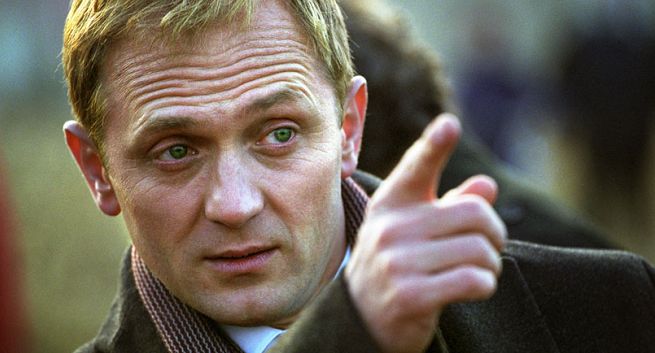 TVP1 zmienia ramówkę: „Komornik” i „Układ zamknięty” zamiast filmów zagranicznych