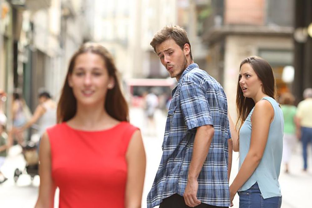 Mem "Distracted boyfriend" został uznany za seksistowski i niestosowny