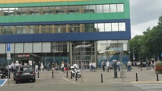 Warszawa. Przed urzędem tworzą się kolejki