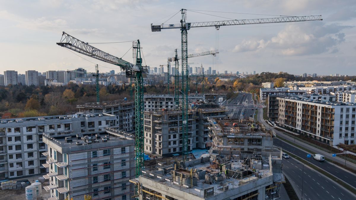 teren budowy
Warszawa, 28.10.2024. Budowa osiedla mieszkaniowego w Warszawie. PAP/Leszek Szyma�ski
Leszek Szyma�ski
Na start, budowa, budynek, ceny, ceny za metr kwadratowy, deweloper, doch�d, dom, dom development, dzia�ka, dzia�ki budowlane, dziura w ziemi, fliper, fliperzy, harmonia mokot�w, inwestycja, kredyt, mieszkanie, mieszkanie w warszawie, mieszkaniowy, osiedle, panorama, rynek, rynek mieszkaniowy, rynek pierwotny, stolica, warszawa, warszawy, widok, z drona, z lotu ptaka, �uraw