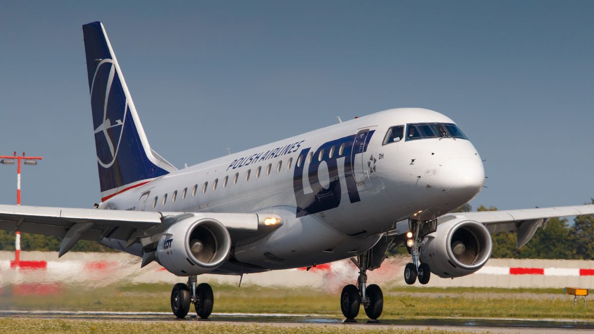 PLL LOT przywracają darmowe napoje na krótkich trasach