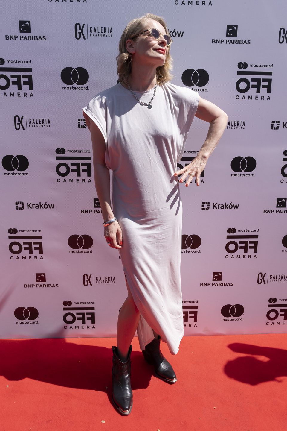 Magdalena Cielecka podbija festiwal Off Camera w białej sukience