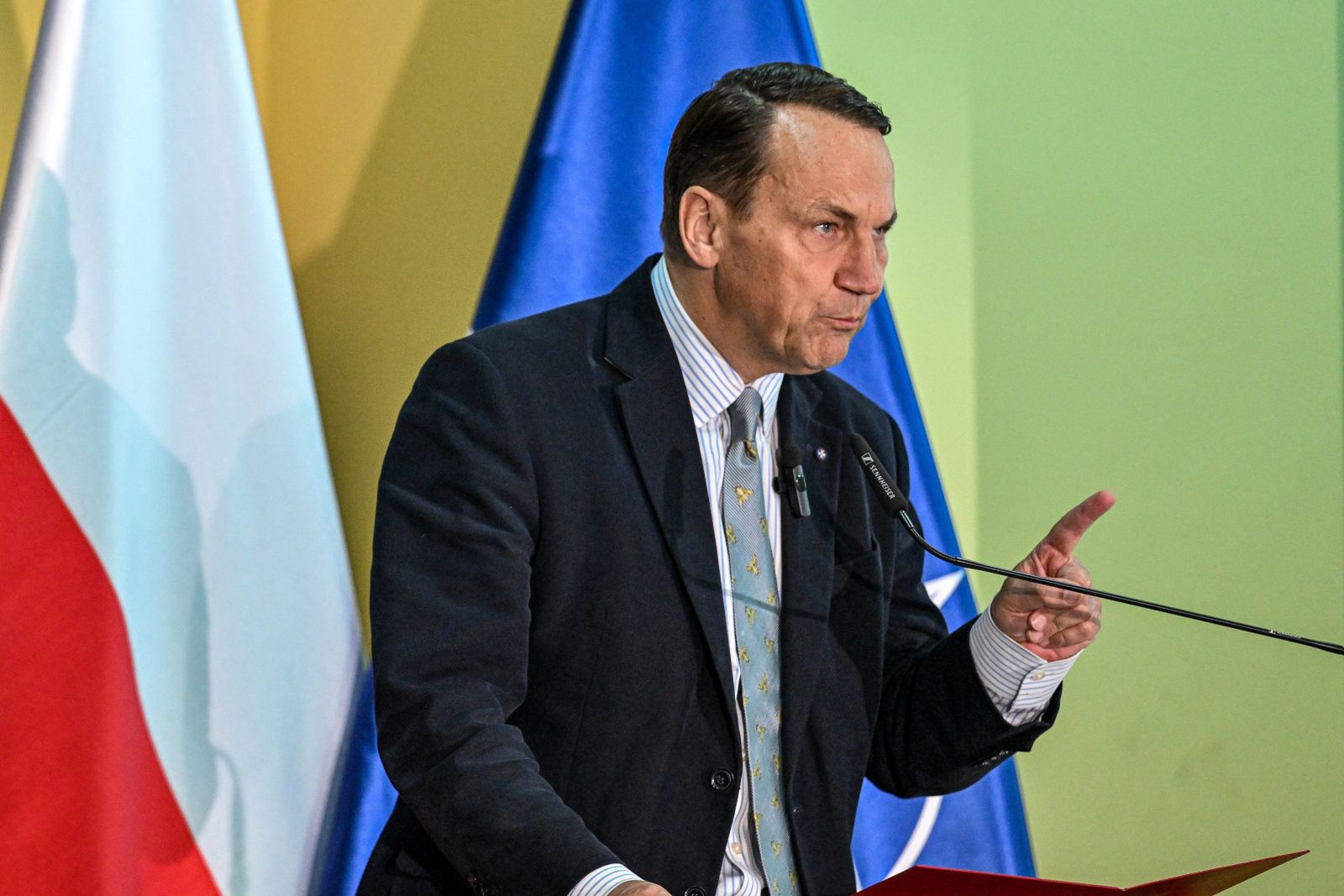 "Muszą zrozumieć". Sikorski o negocjacjach z Rosją i demonstracji siły