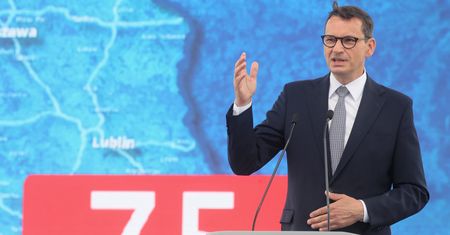 Morawiecki zapowiada "scalenie Polski po rozbiorach i komunie". Obiecuje 300 mld zł na inwestycje drogowe