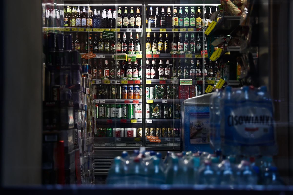 alkohol, stacje benzynowe, sprzedaż Alkohol na stacjach. Zaskakujący sondaż wśród młodych