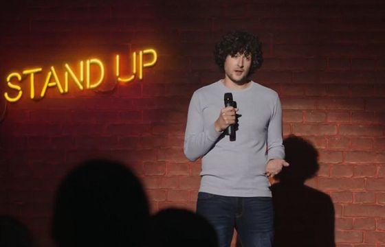 Stand-uper promuje Fitolizynę do zapobiegania kamicy nerkowej (wideo)