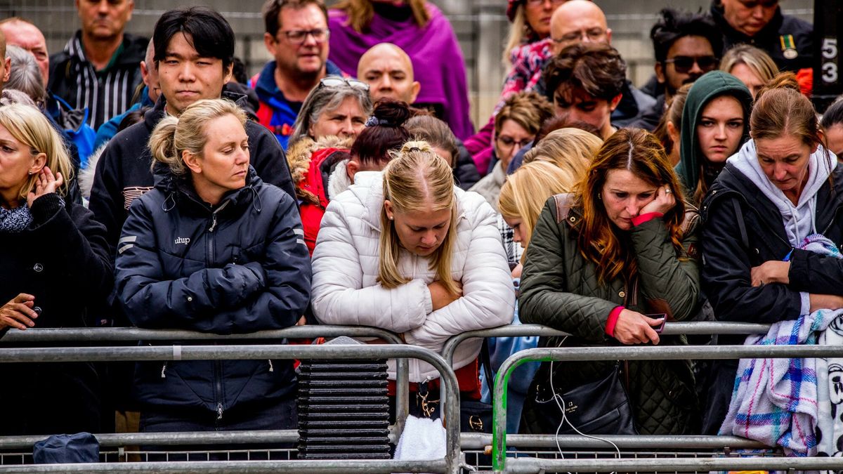 Pogrzeb kr�lowej El?biety II
19.09.2022 London, Wielka Brytania. Procesja pogrzebowa krolowej Elzbiety II na Whitehall n/z tlum widzow. fot. Marcin Nowak/REPORTER
Marcin Nowak/REPORTER