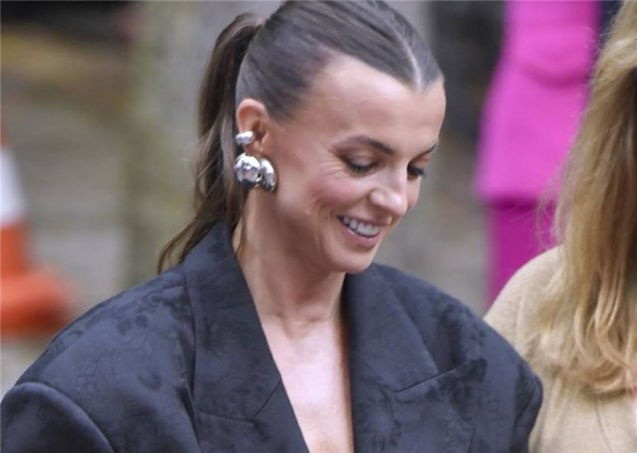 Stanęła w opiętej sukni z koronek. Sokołowska wygląda obłędnie