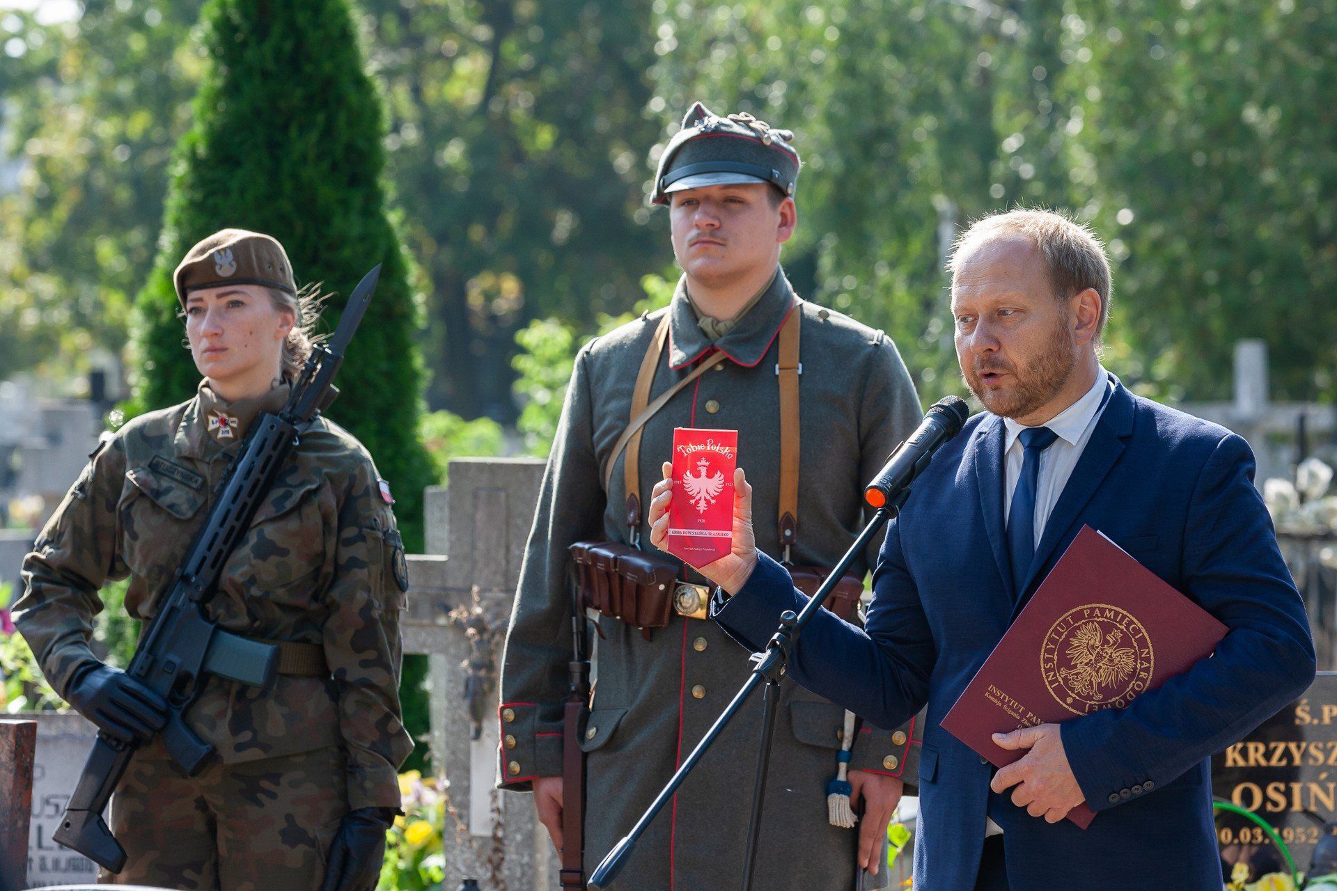 Uroczystość upamiętnienia powstańca śląskiego dr. Michała Grobelskiego odbyła się na cmentarzu NSPJ w Bydgoszczy.