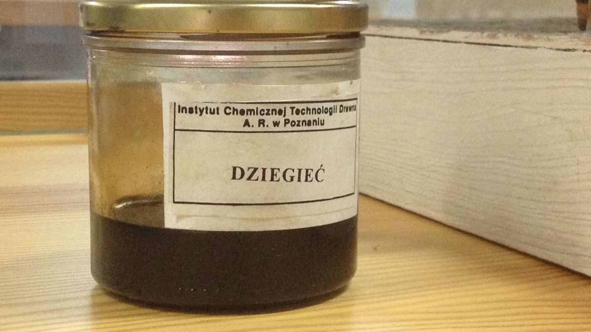 Dziegieć w medycynie ludowej znany, jako środek na choroby skóry, o działaniu antybakteryjnym i dezynfekującym.