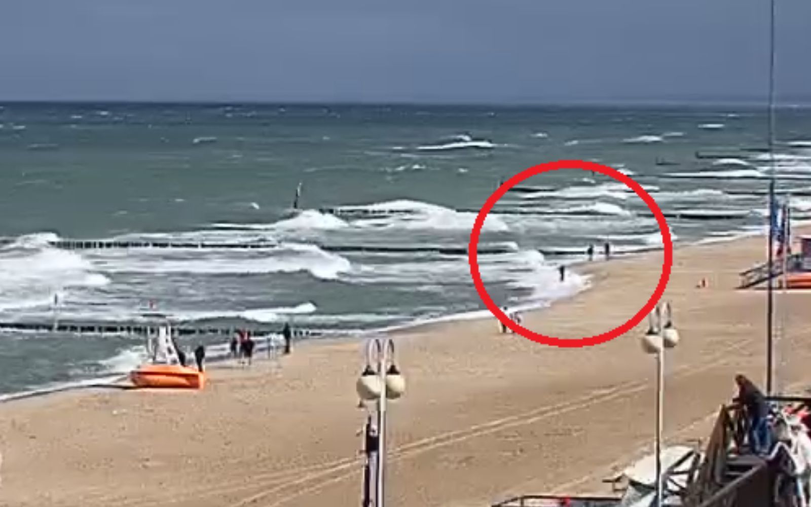 Taki widok na plaży w Mielnie