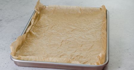 Gdzie wyrzucić papier do pieczenia? Nazwa może zmylić